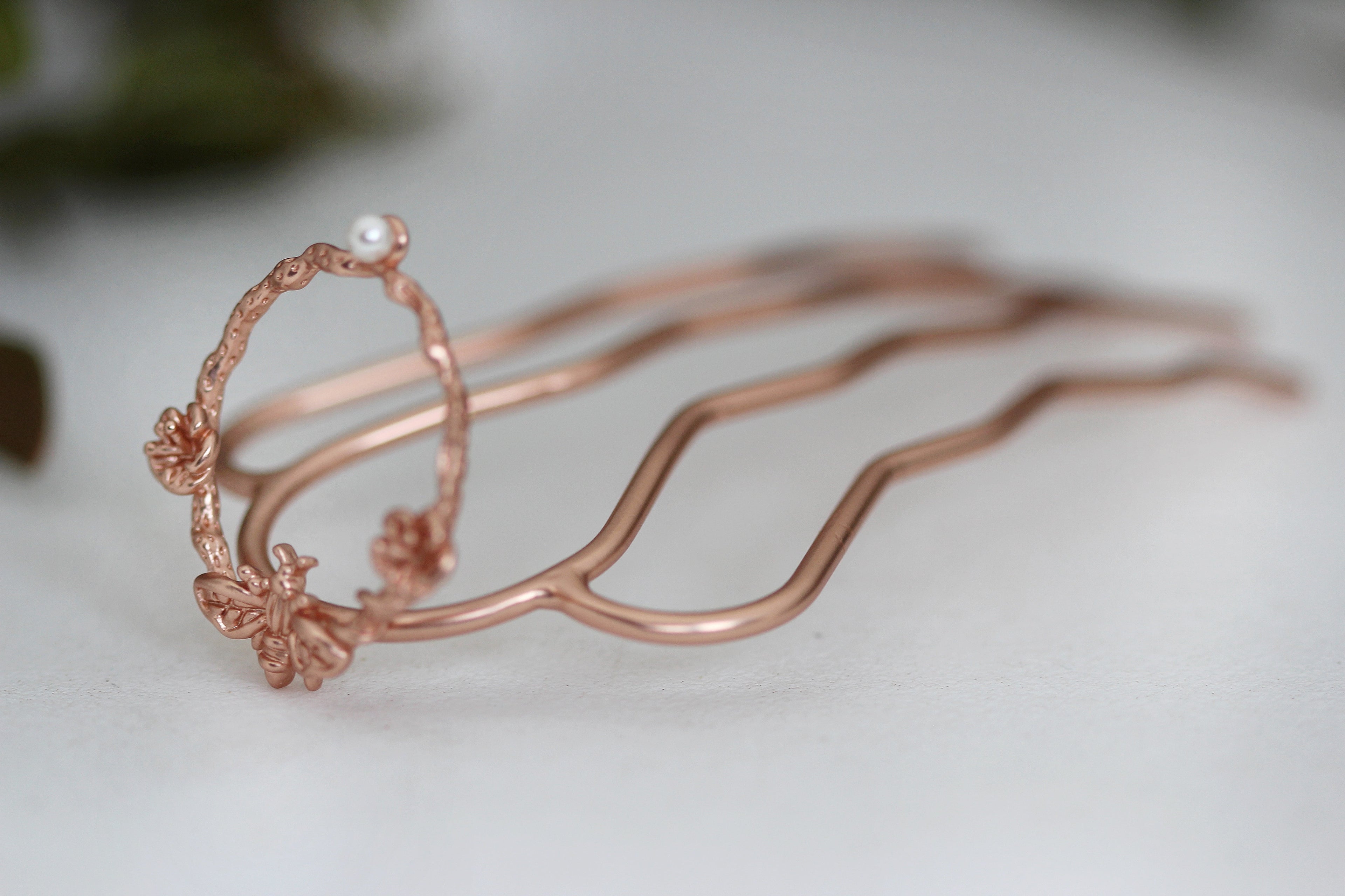 Circle of Eden Bee Wreath Hair Prong