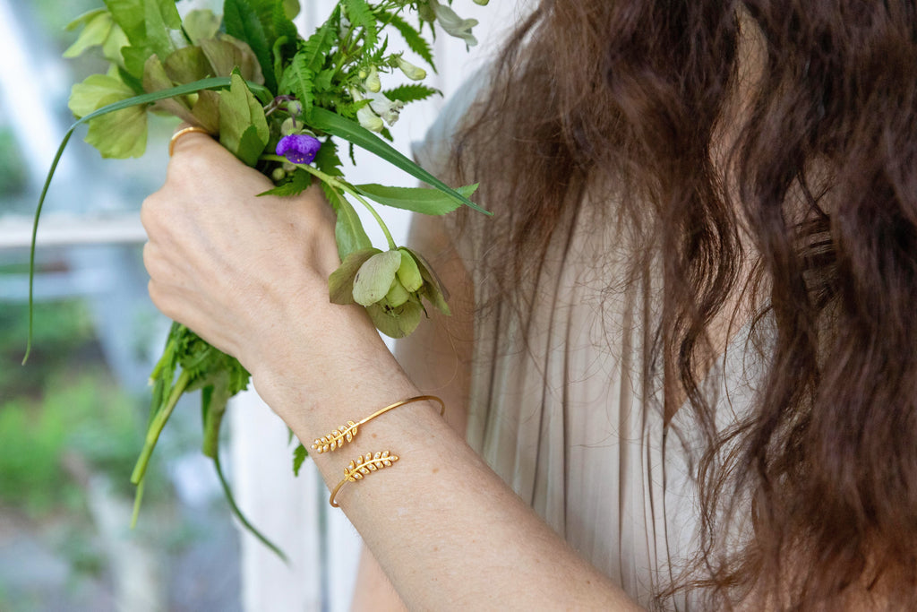 Stems and pearls bracelet