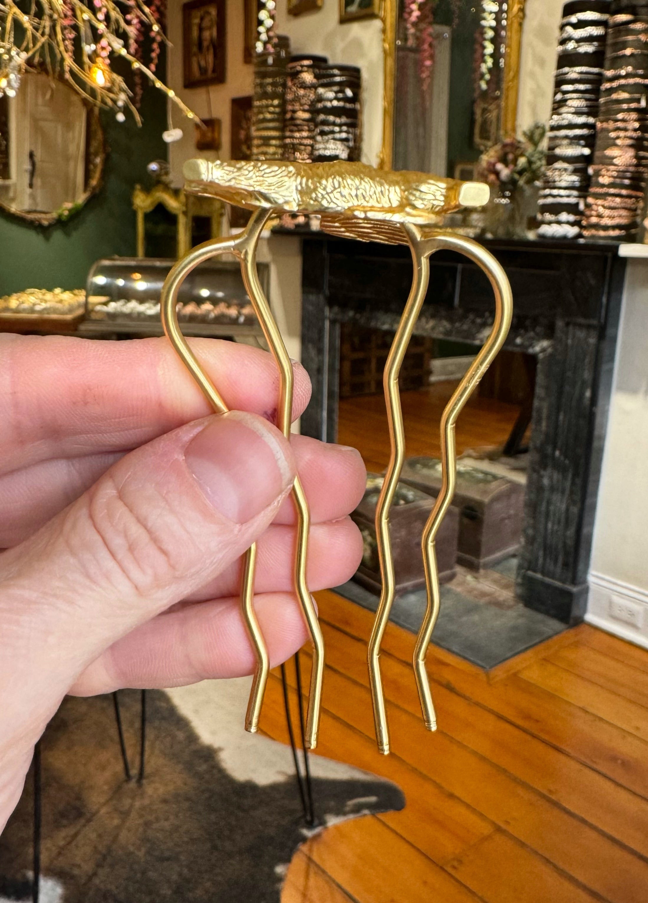 Flying Pig Hair Prong