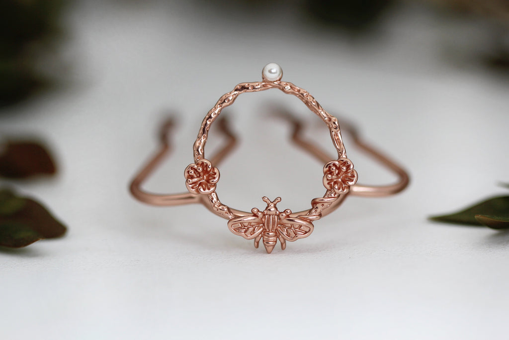 Circle of Eden Bee Wreath Hair Prong