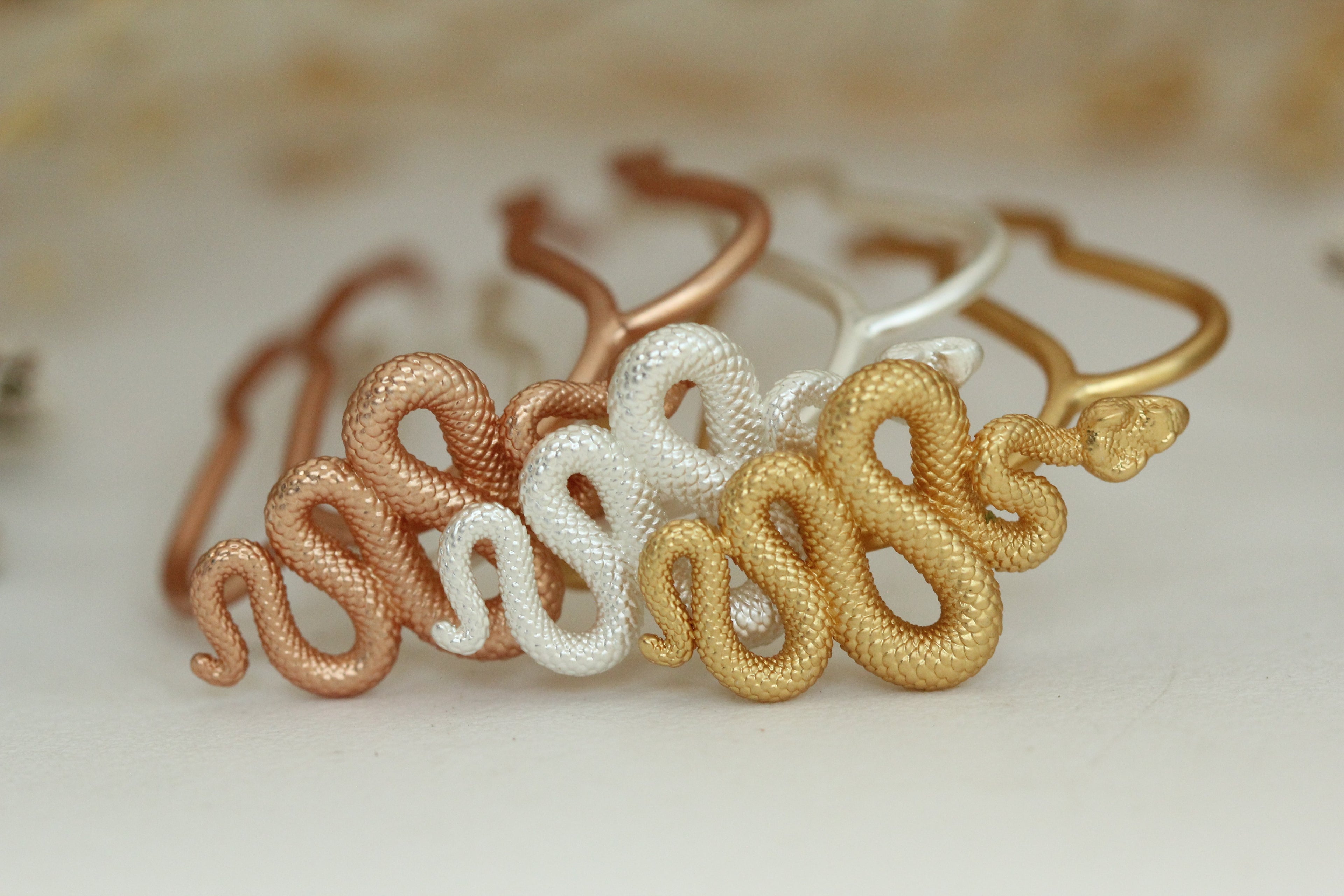 Swirly Snake Hair Prong