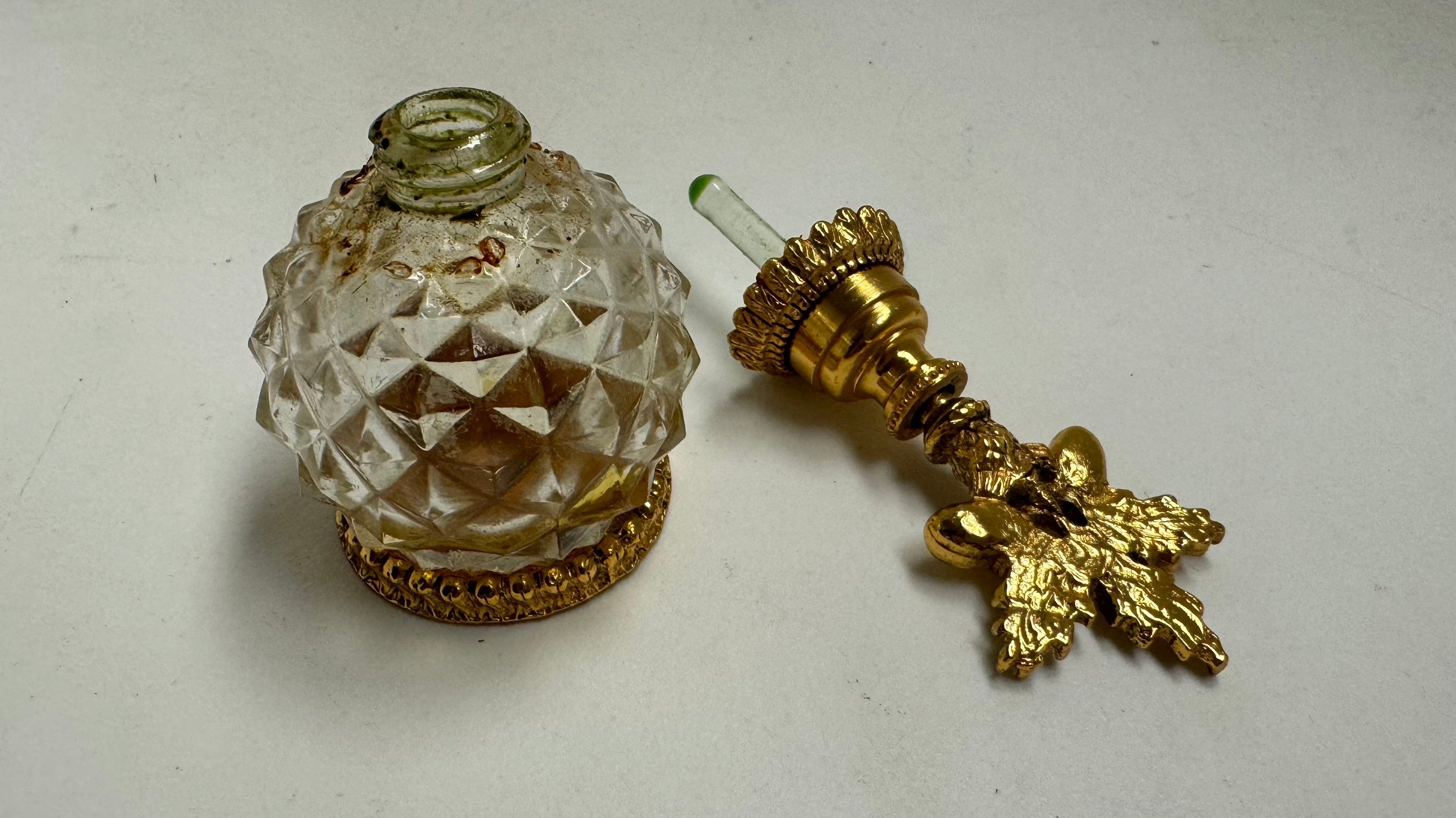 Antique Stylebuilt Oak Leaves & Acorns Perfume Bottle