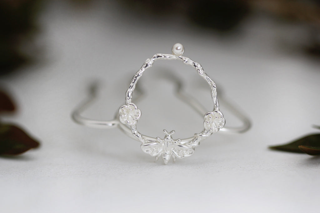 Circle of Eden Bee Wreath Hair Prong