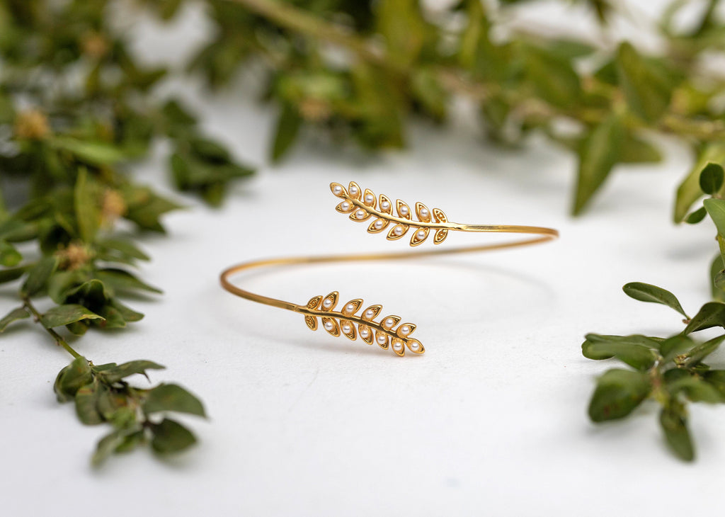 Stems and pearls bracelet