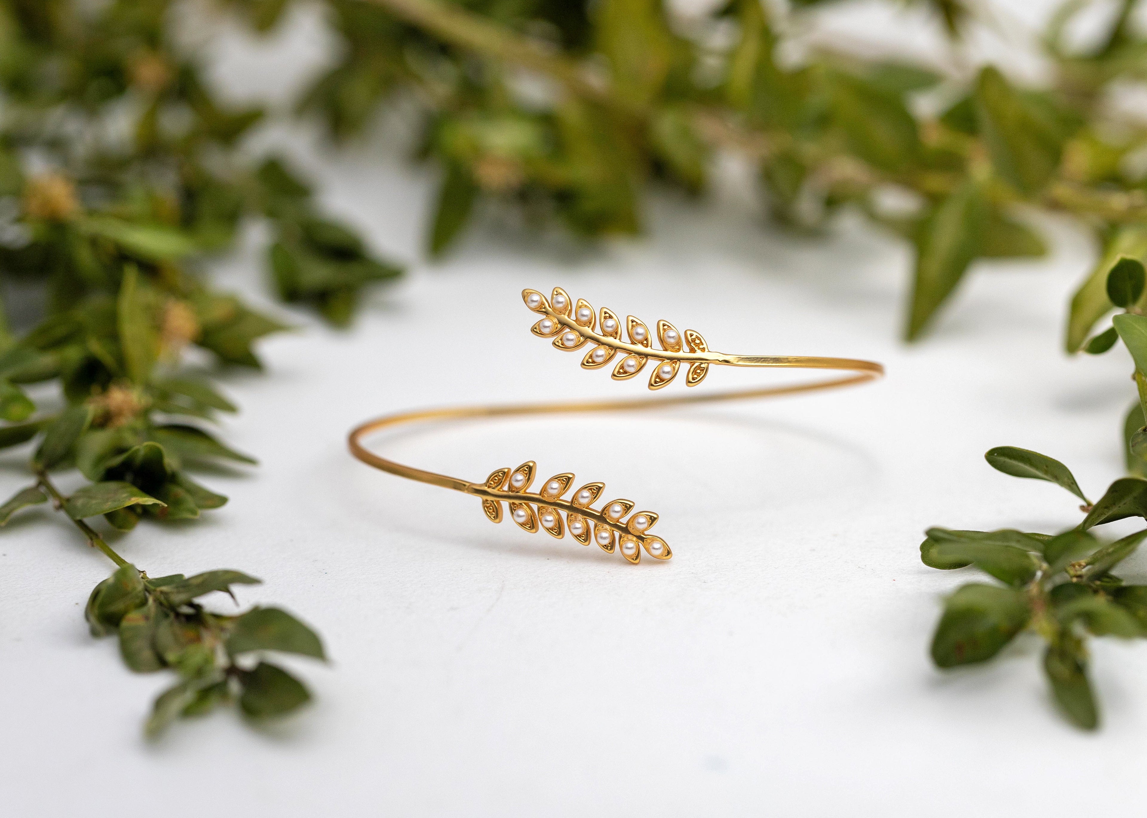 Stems and pearls bracelet