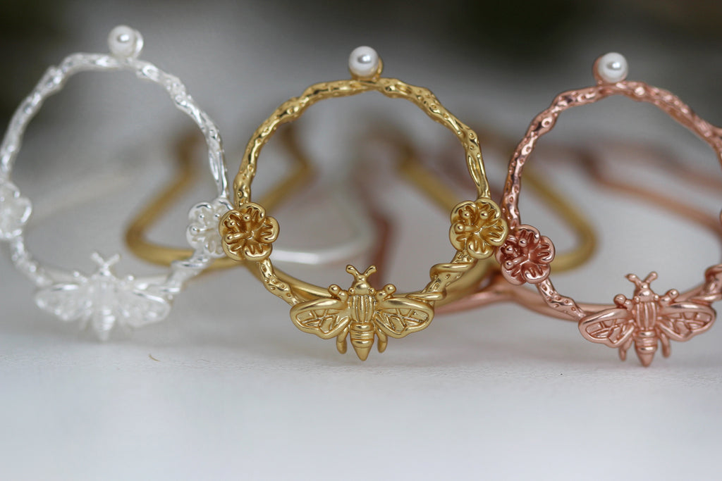 Circle of Eden Bee Wreath Hair Prong