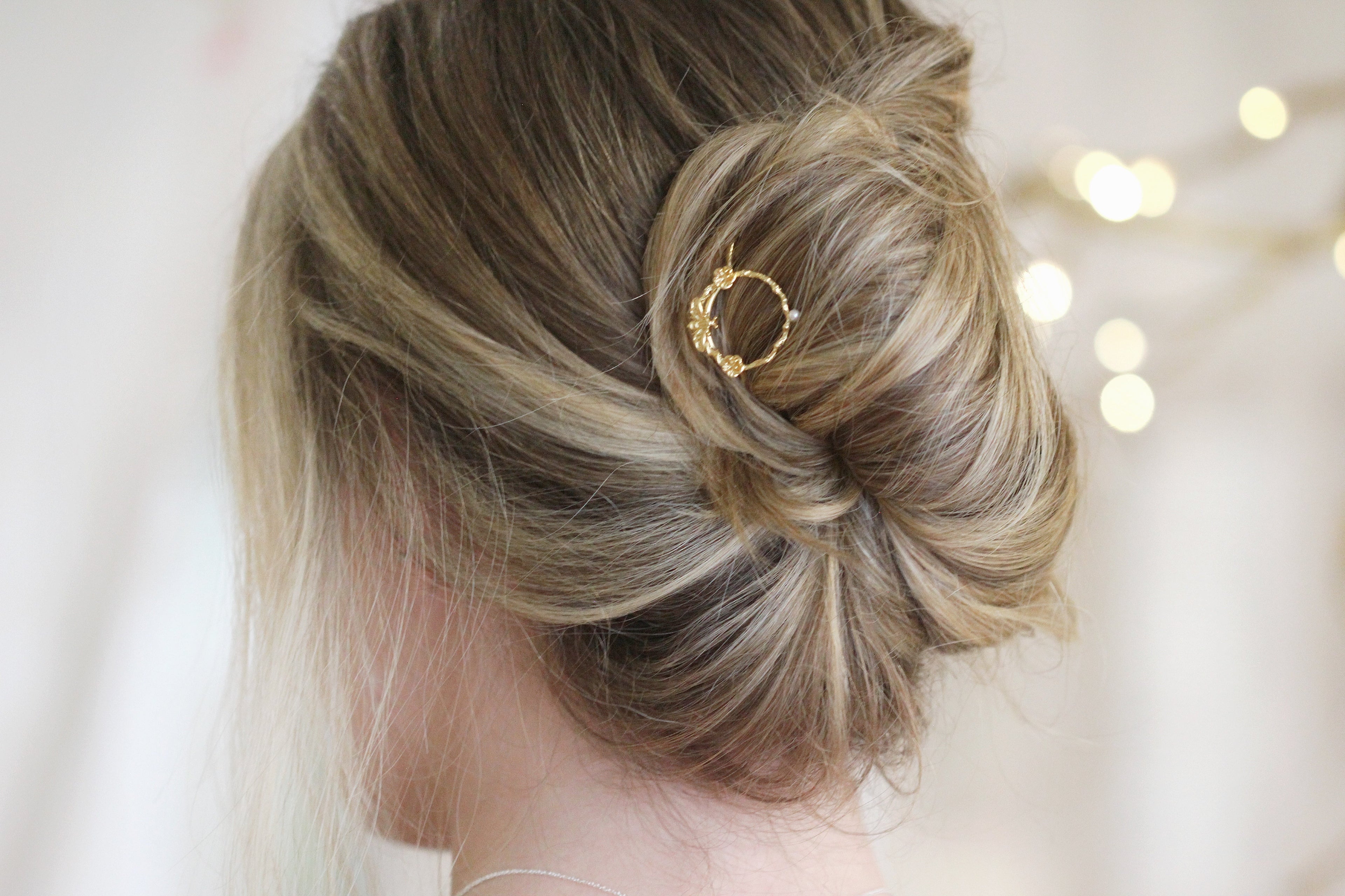 Circle of Eden Bee Wreath Hair Prong