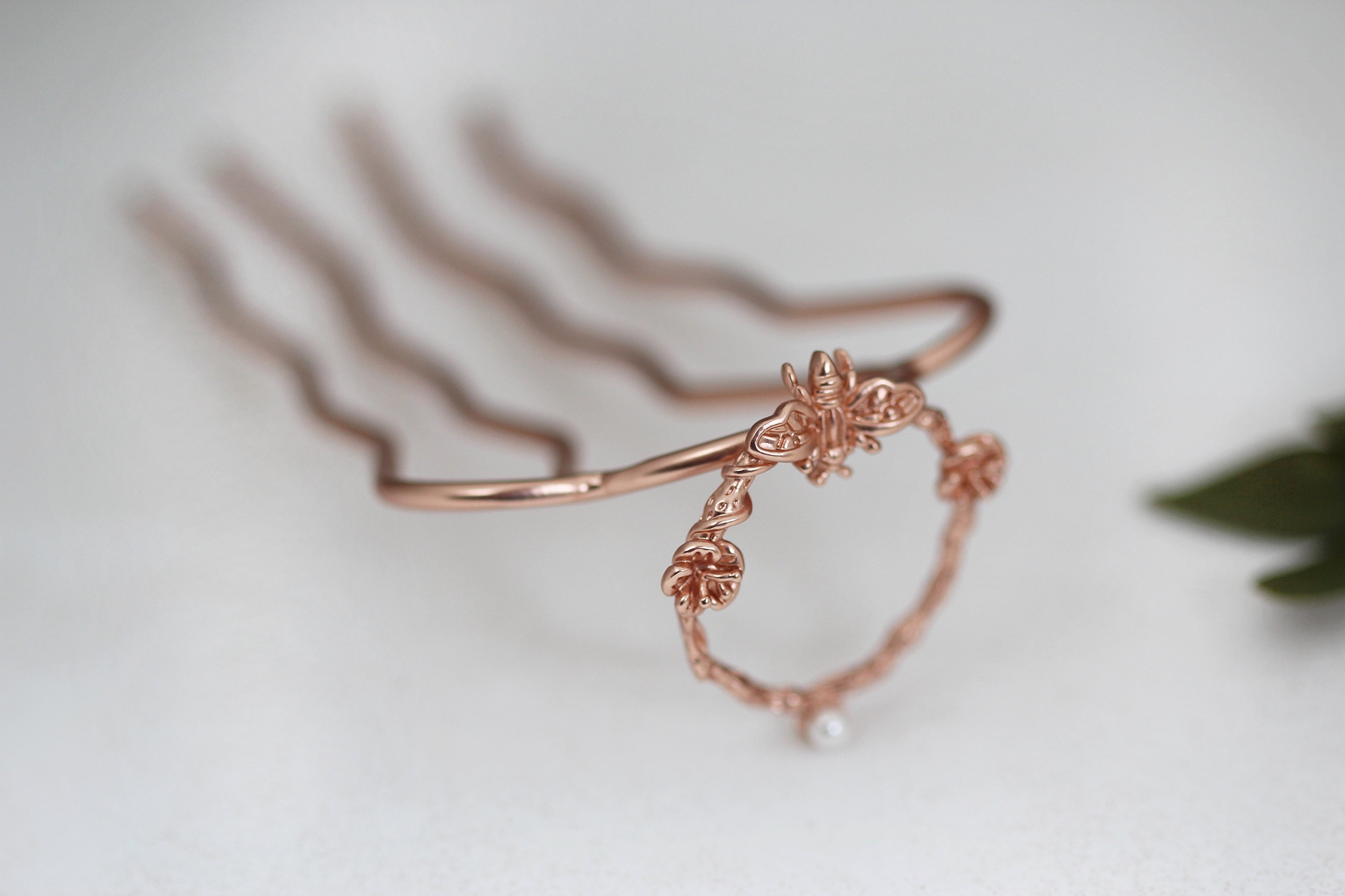 Circle of Eden Bee Wreath Hair Prong