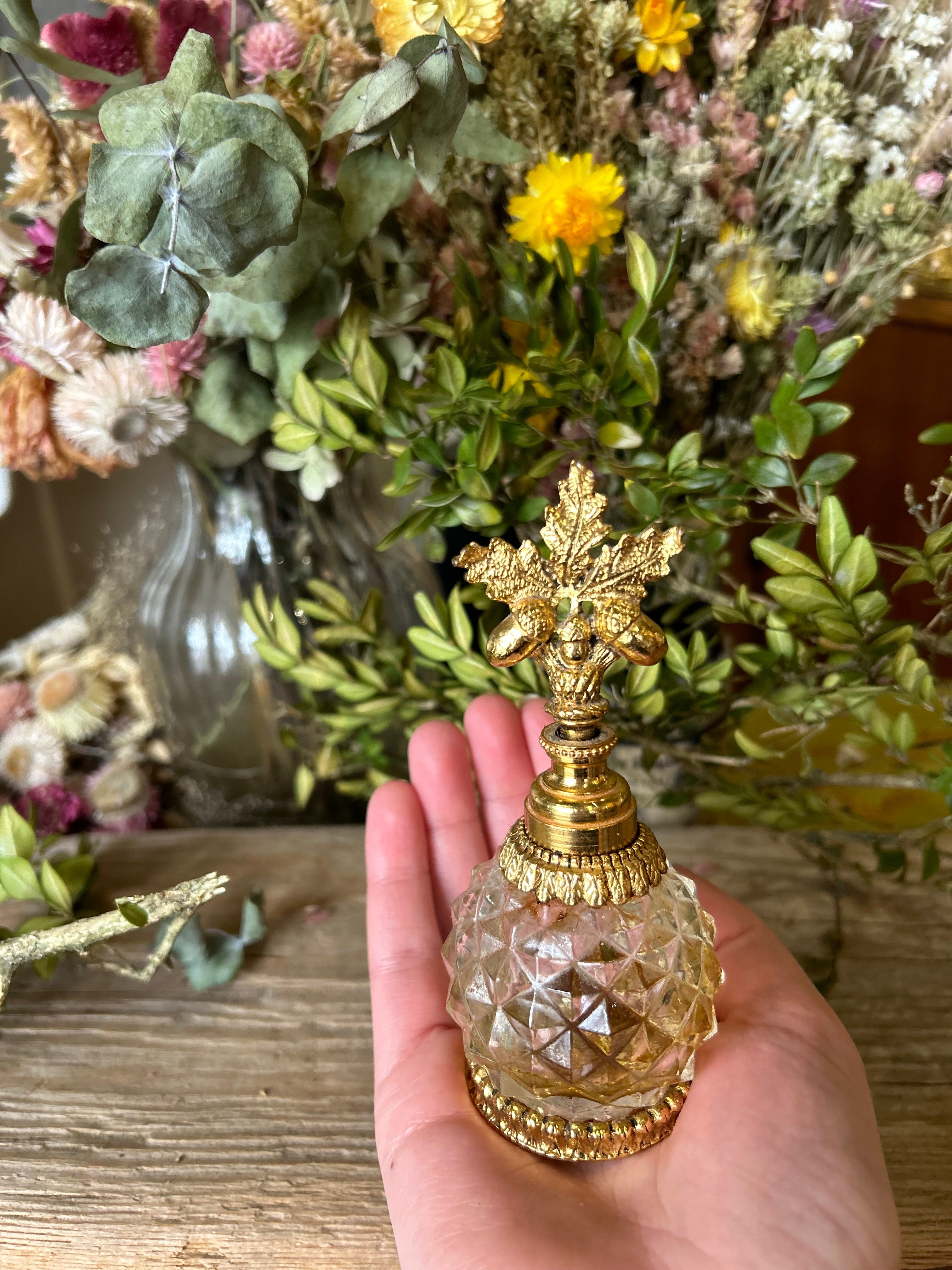 Antique Stylebuilt Oak Leaves & Acorns Perfume Bottle