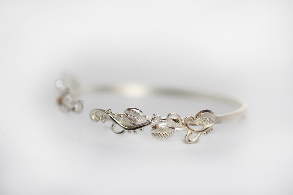Loop Branch Bracelet