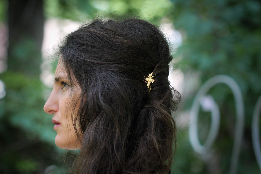 Bee with Crystal Hair Prong