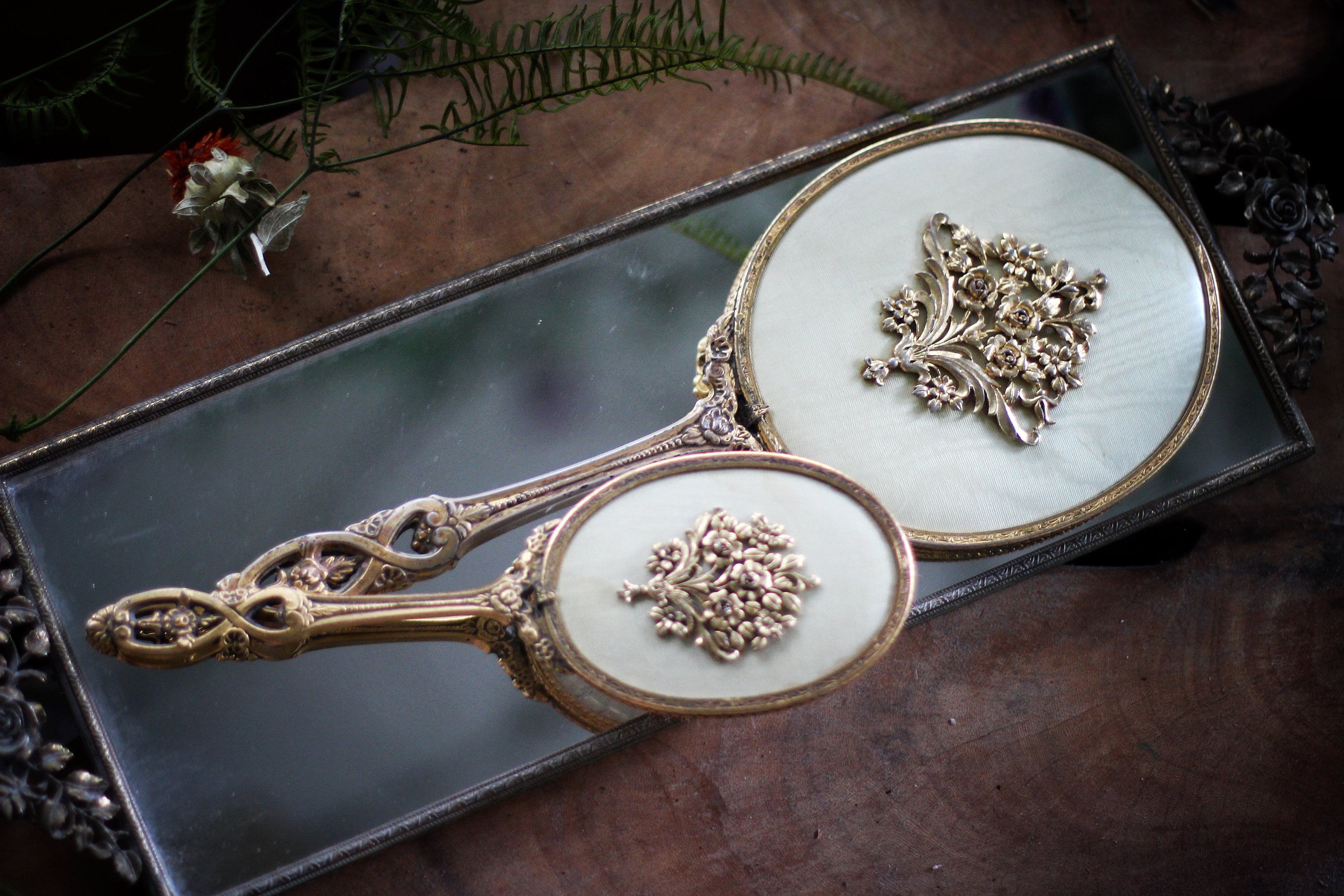 Antique Raised Flower Bouquet Vanity Set
