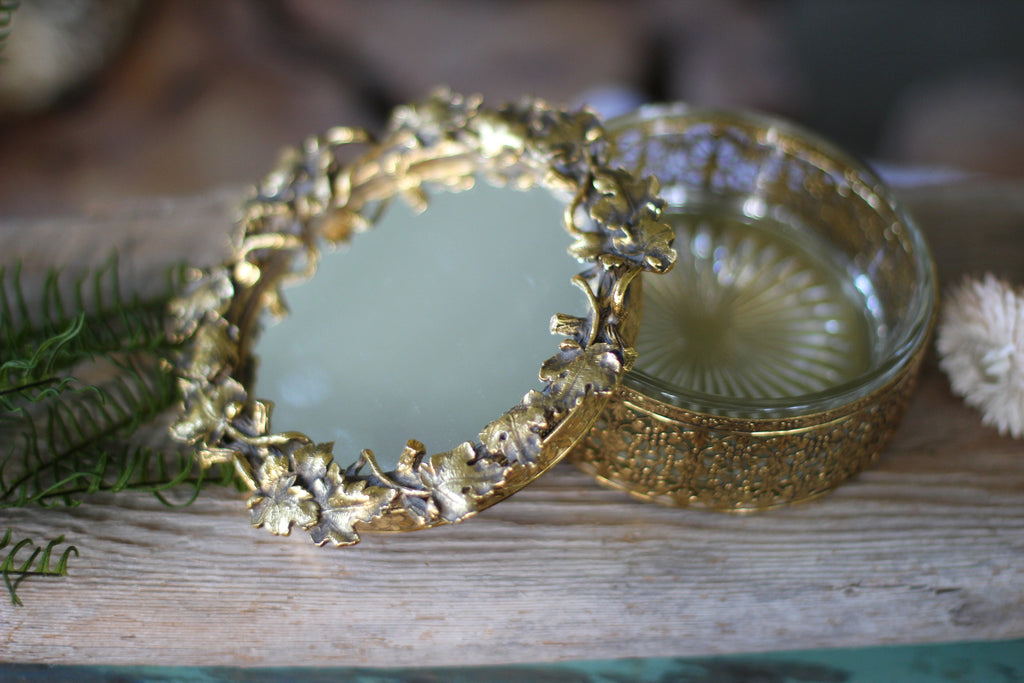 Vintage Rae Ivy Leaves Mirror Powder Jar