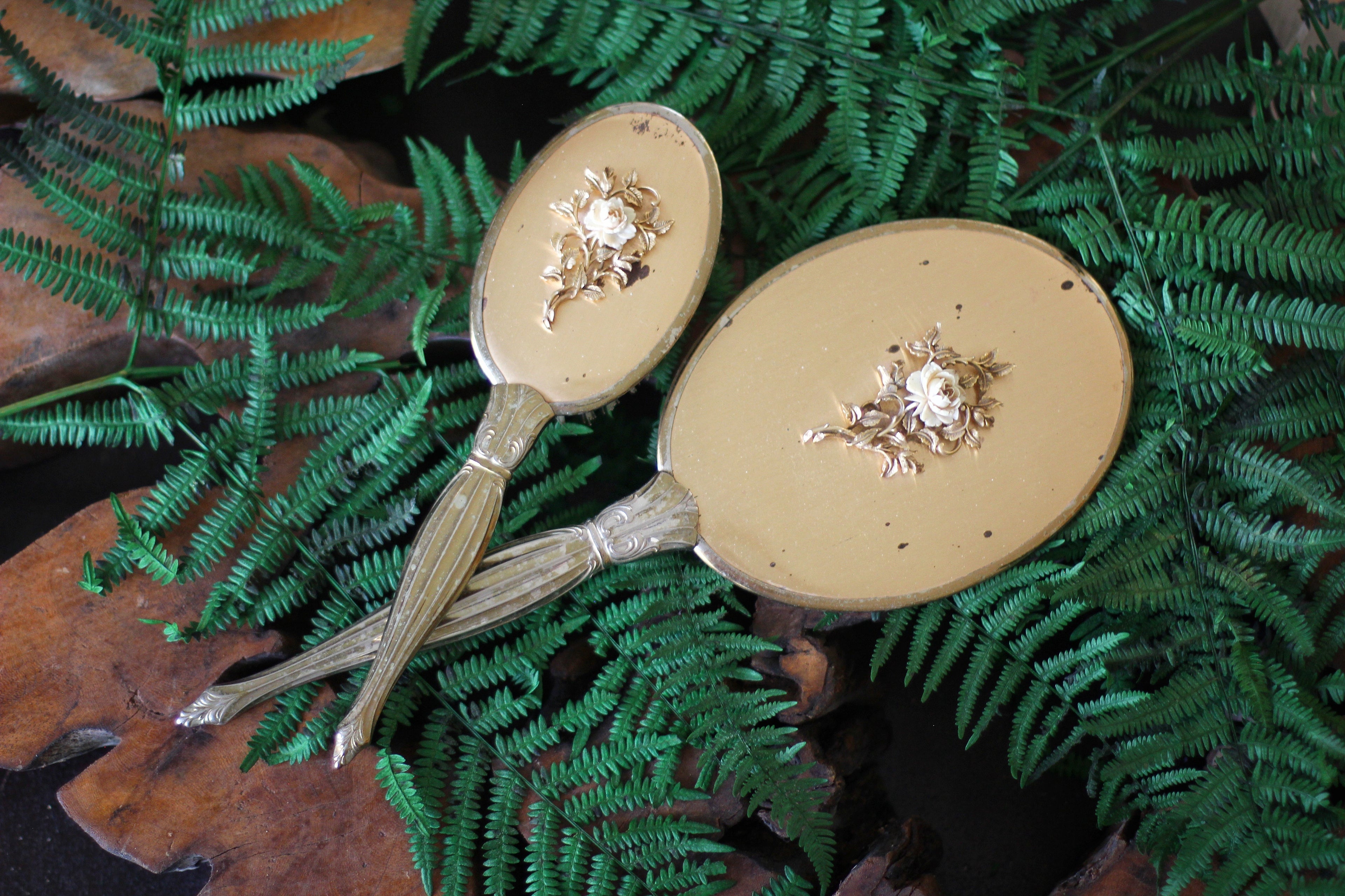 Antique Roses Floral Vanity Set