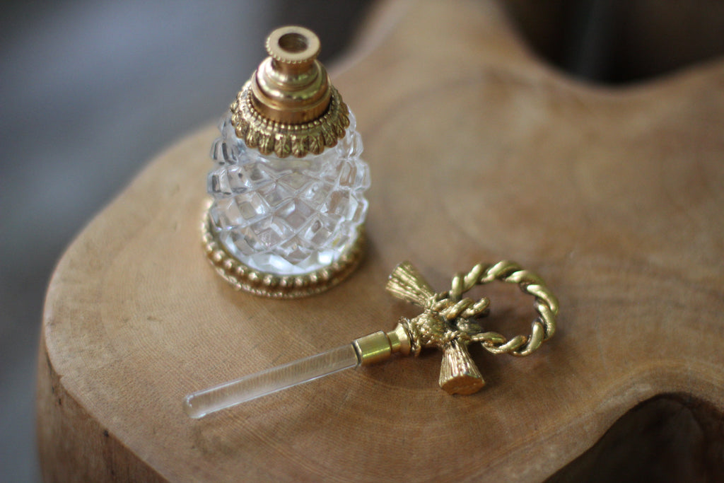Antique Rare Stylebuilt Wreath Glass Perfume Bottle