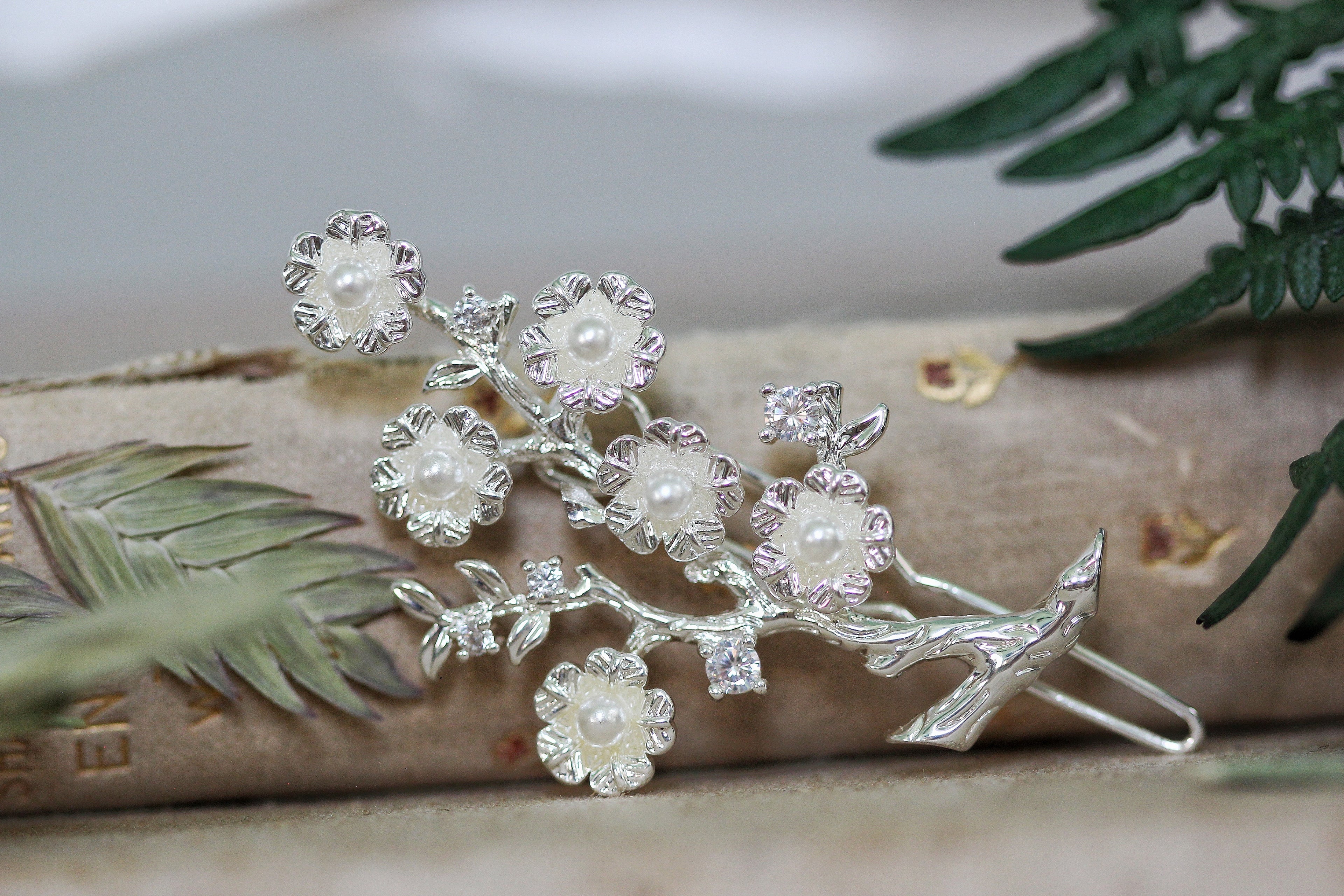 Flowers Valley Pearls & Crystals Barrette