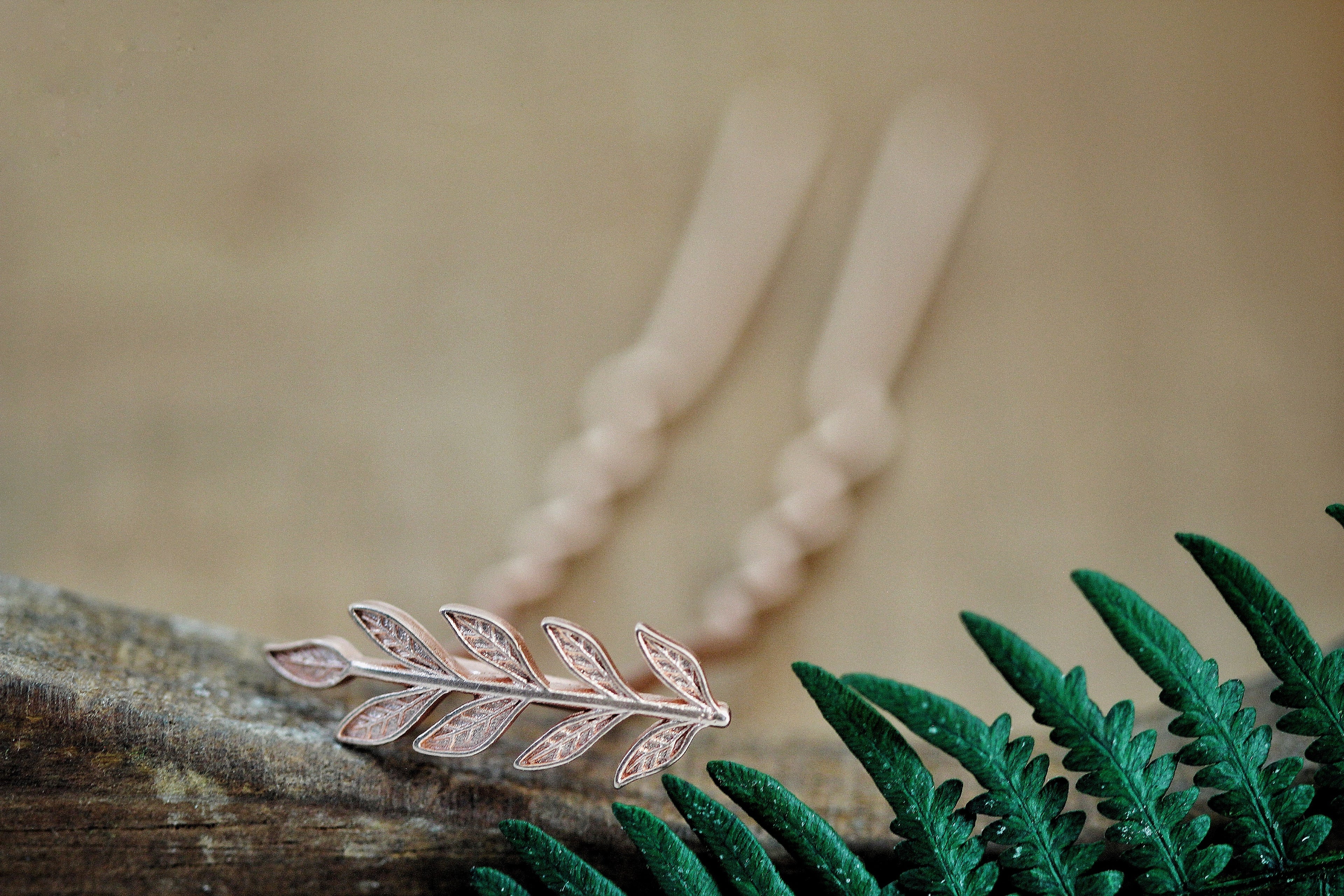 Small Leaf Twig Hair Prong