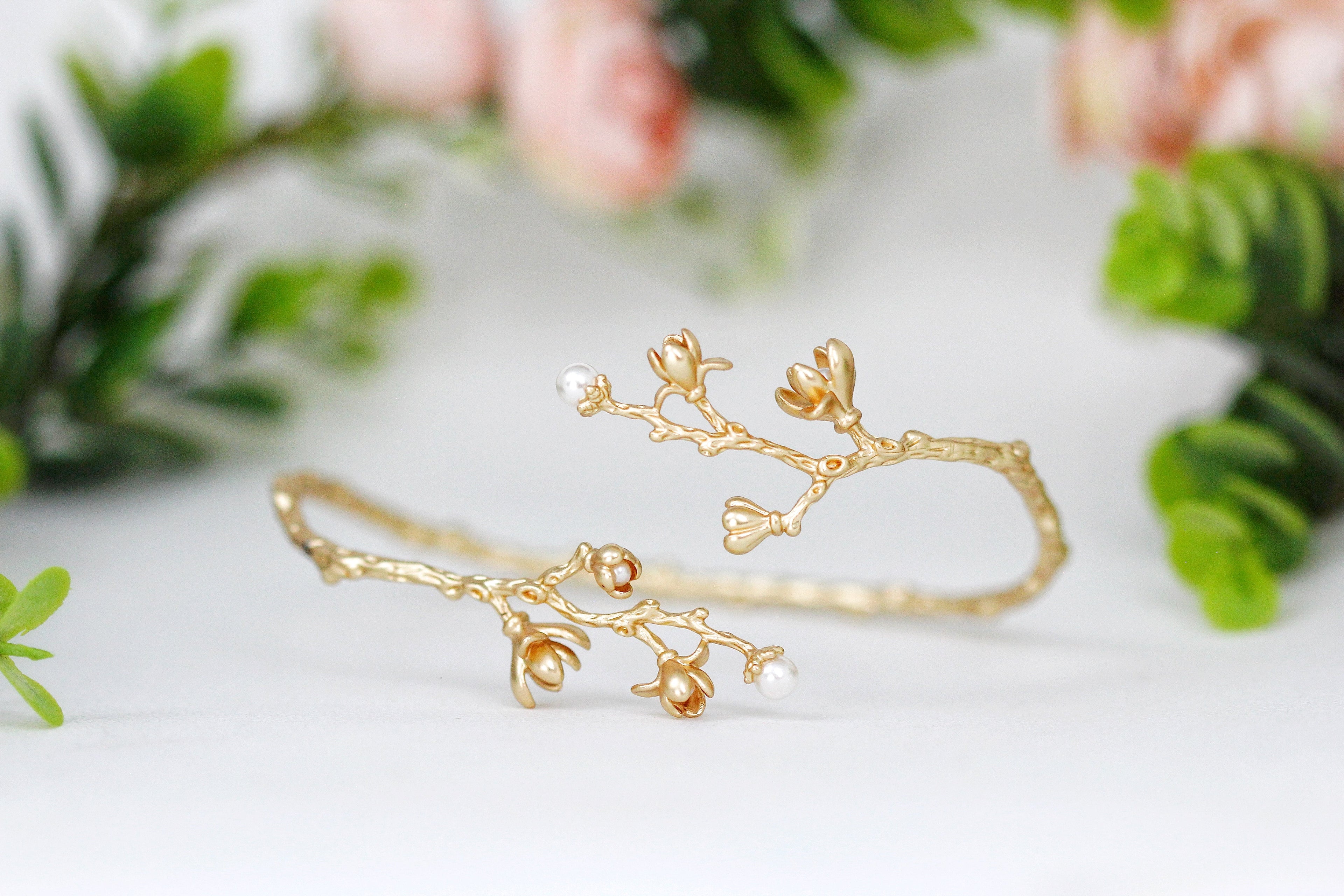 Magnolia Branch Floral Armband