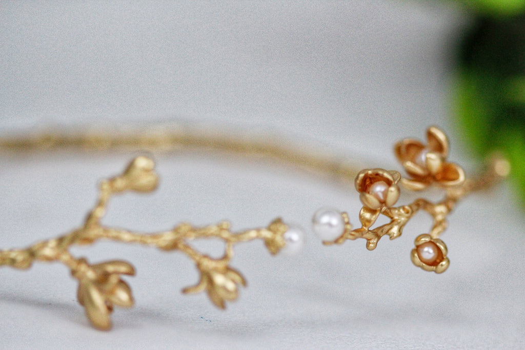 Magnolia Branch Floral Choker