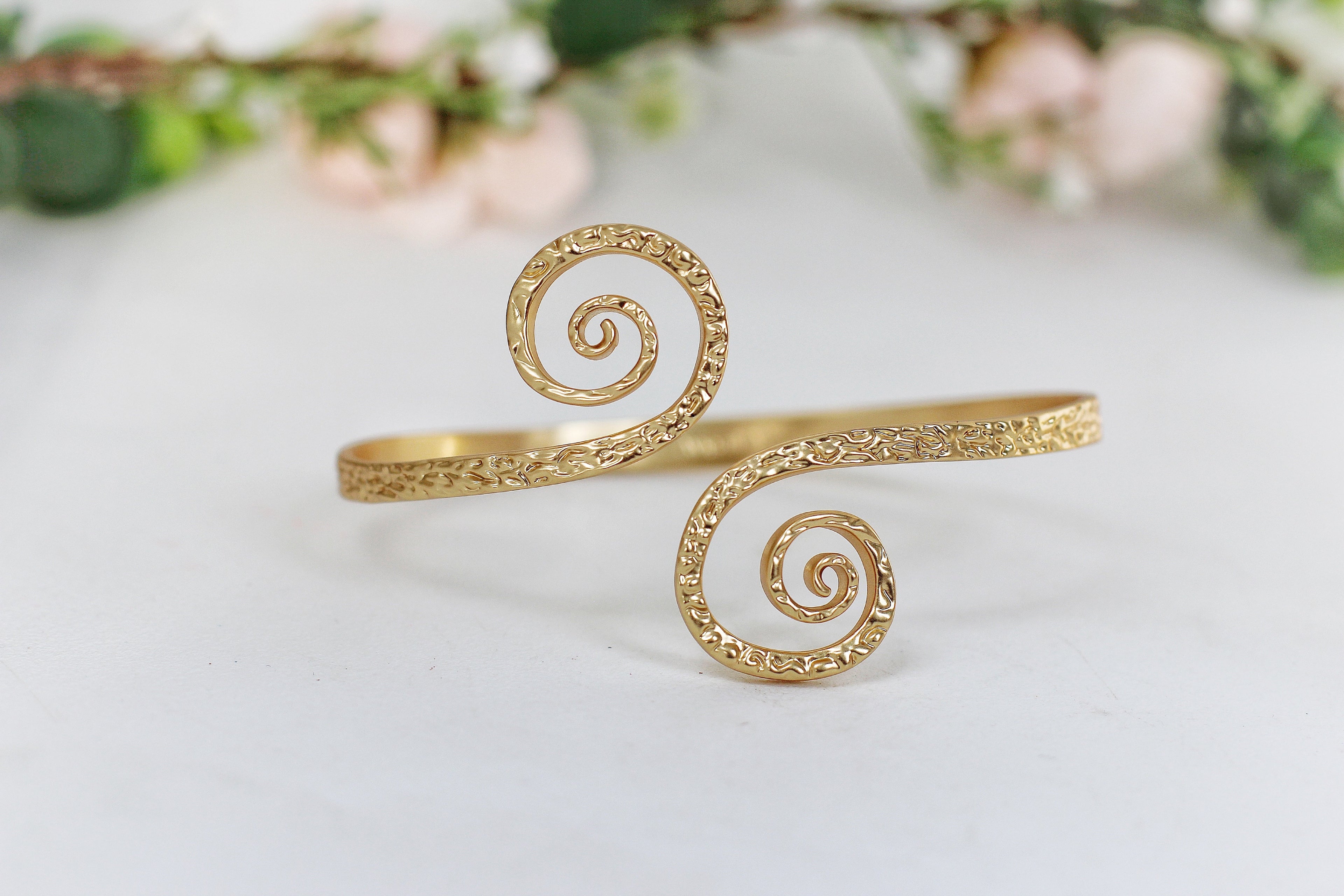 Spiraling Dreams Hammered Armband