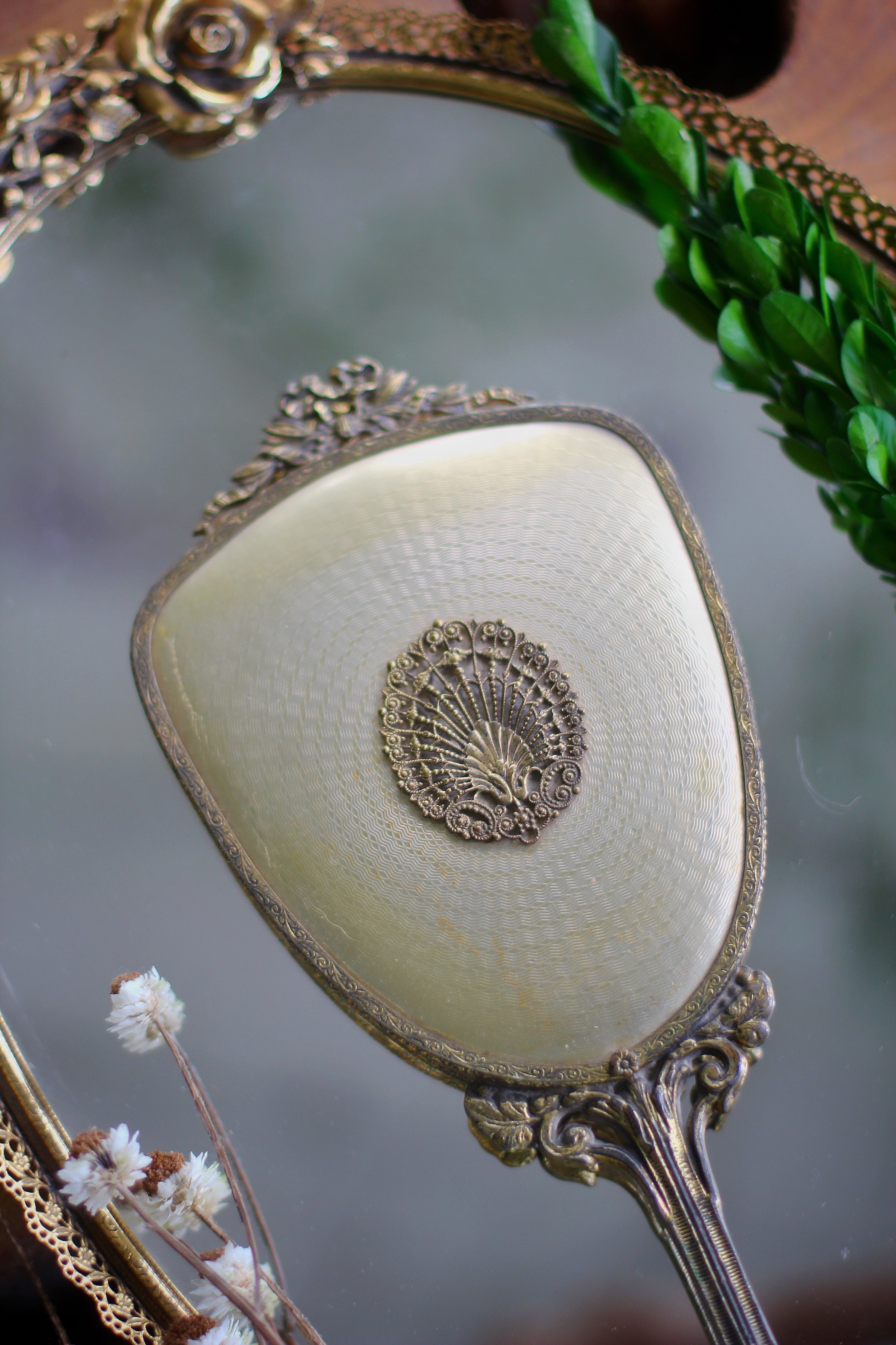 Antique Seashell Nautical Vanity Set