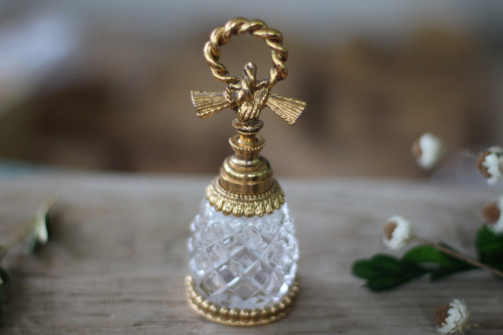 Antique Rare Stylebuilt Wreath Glass Perfume Bottle