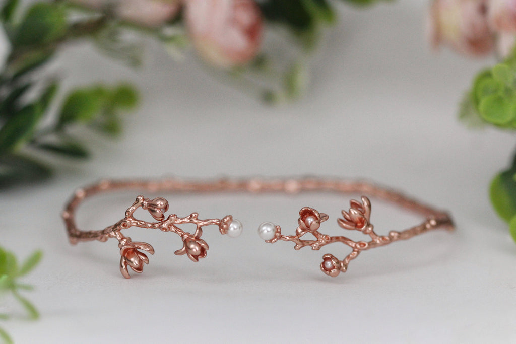 Magnolia Branch Floral Choker