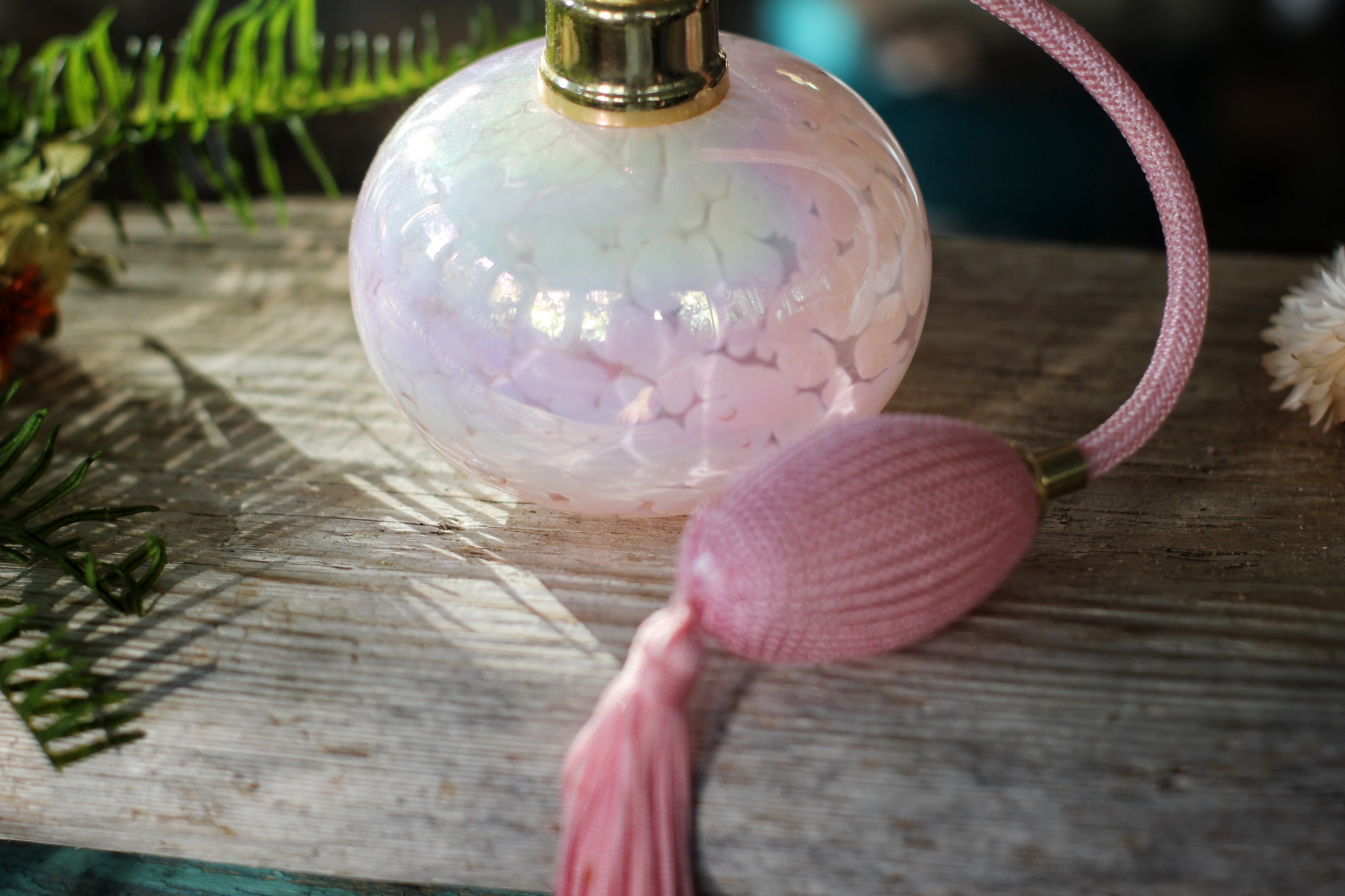 Antique Pink Irice Long Automizer Perfume Bottle