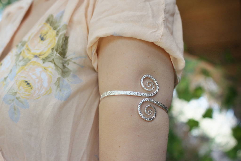 Spiraling Dreams Hammered Armband
