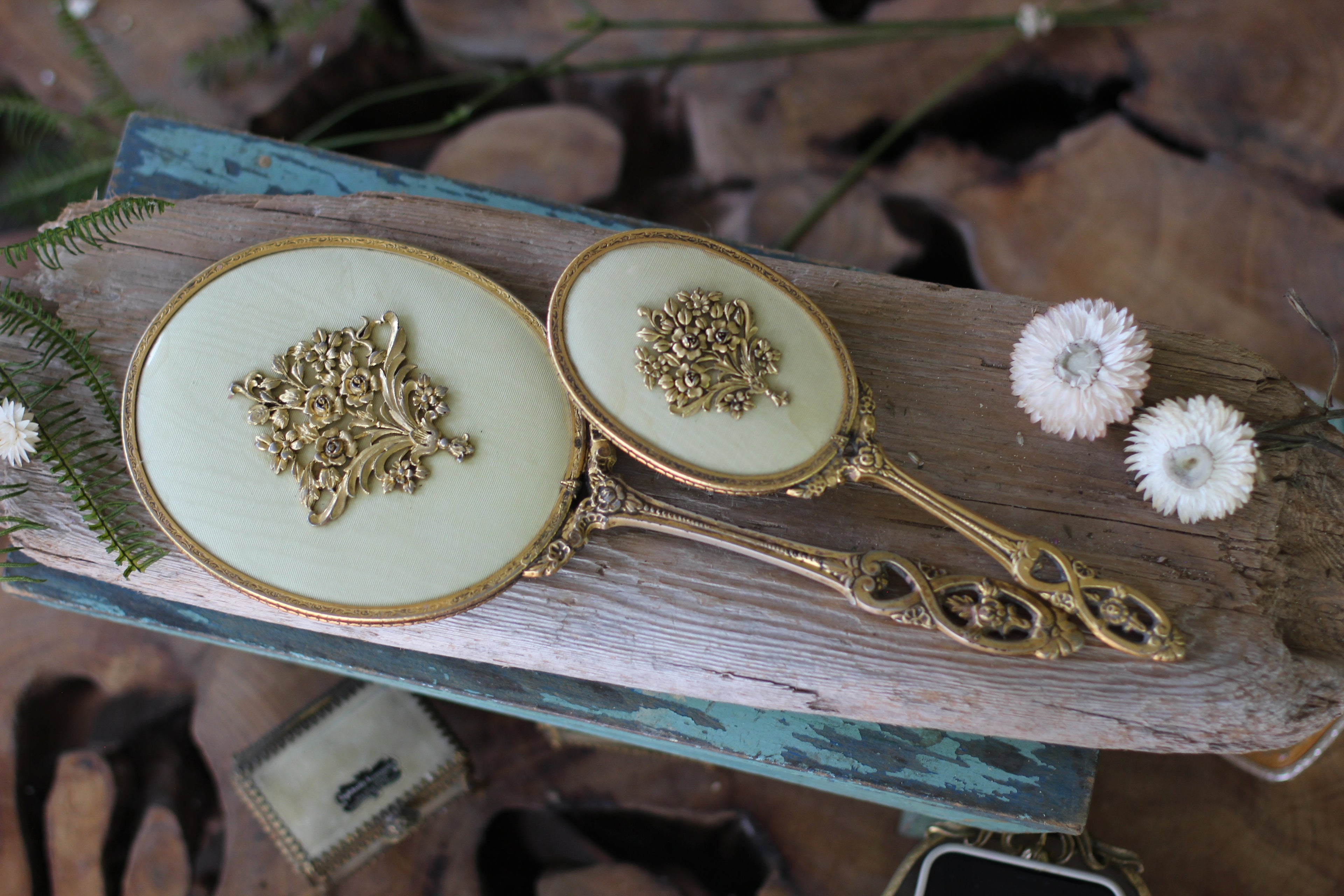 Antique Raised Flower Bouquet Vanity Set