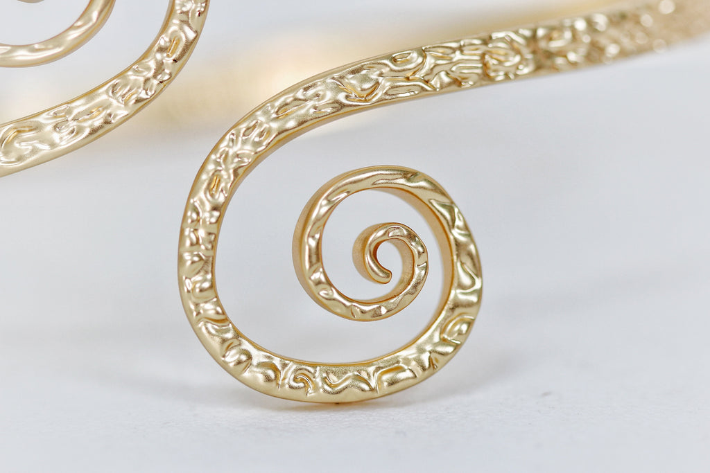 Spiraling Dreams Hammered Armband