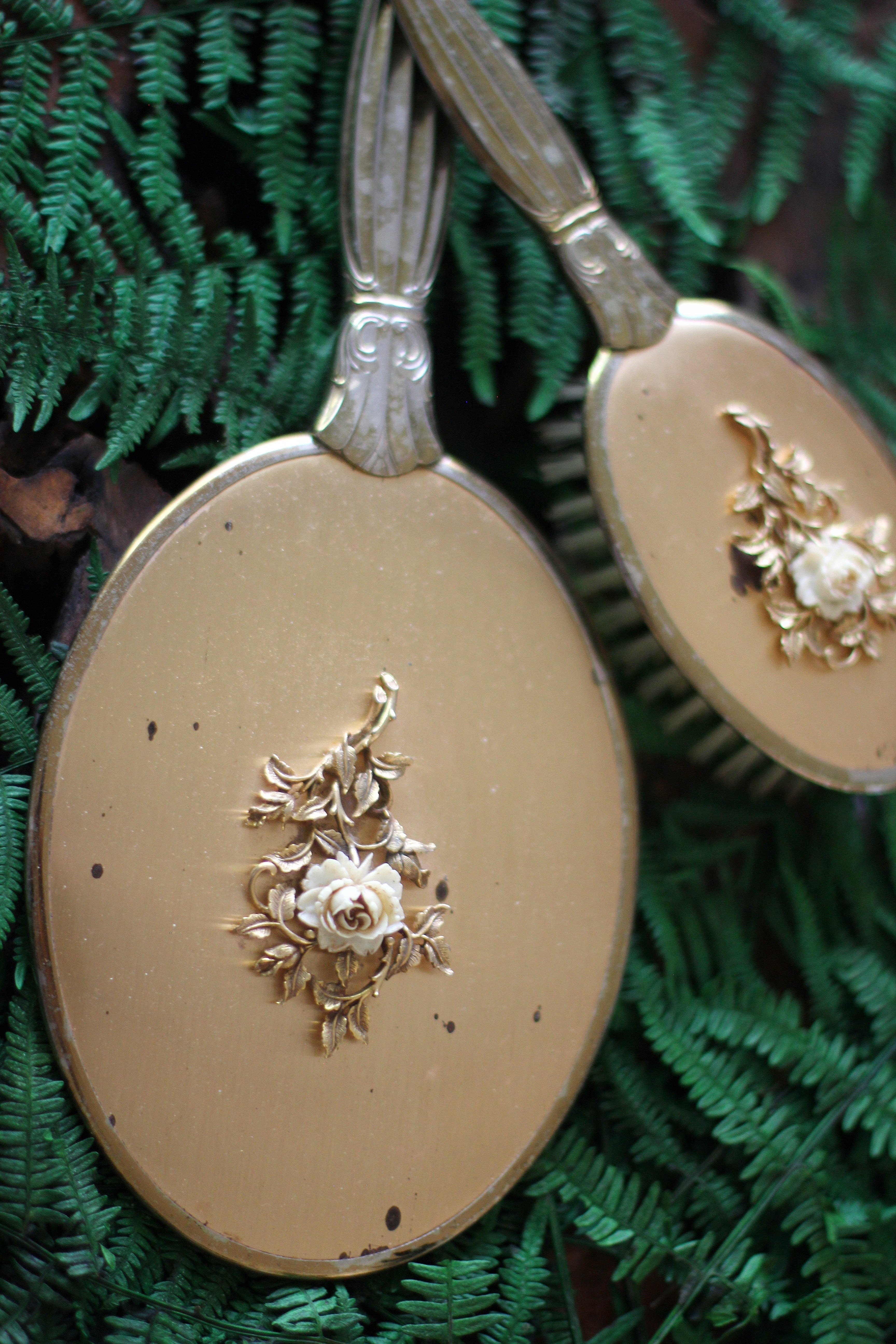 Antique Roses Floral Vanity Set