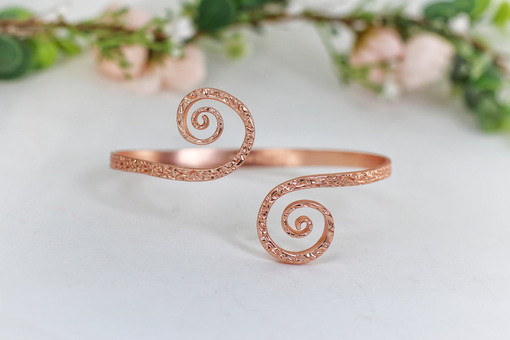 Spiraling Dreams Hammered Armband