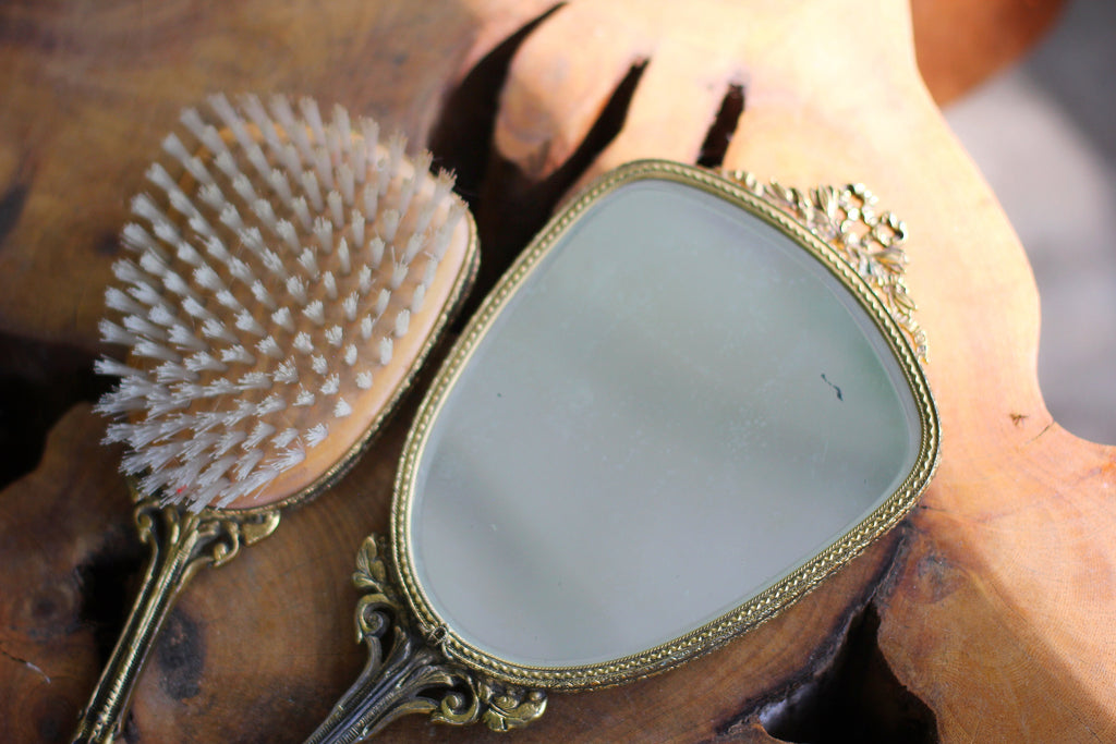 Antique Seashell Nautical Vanity Set