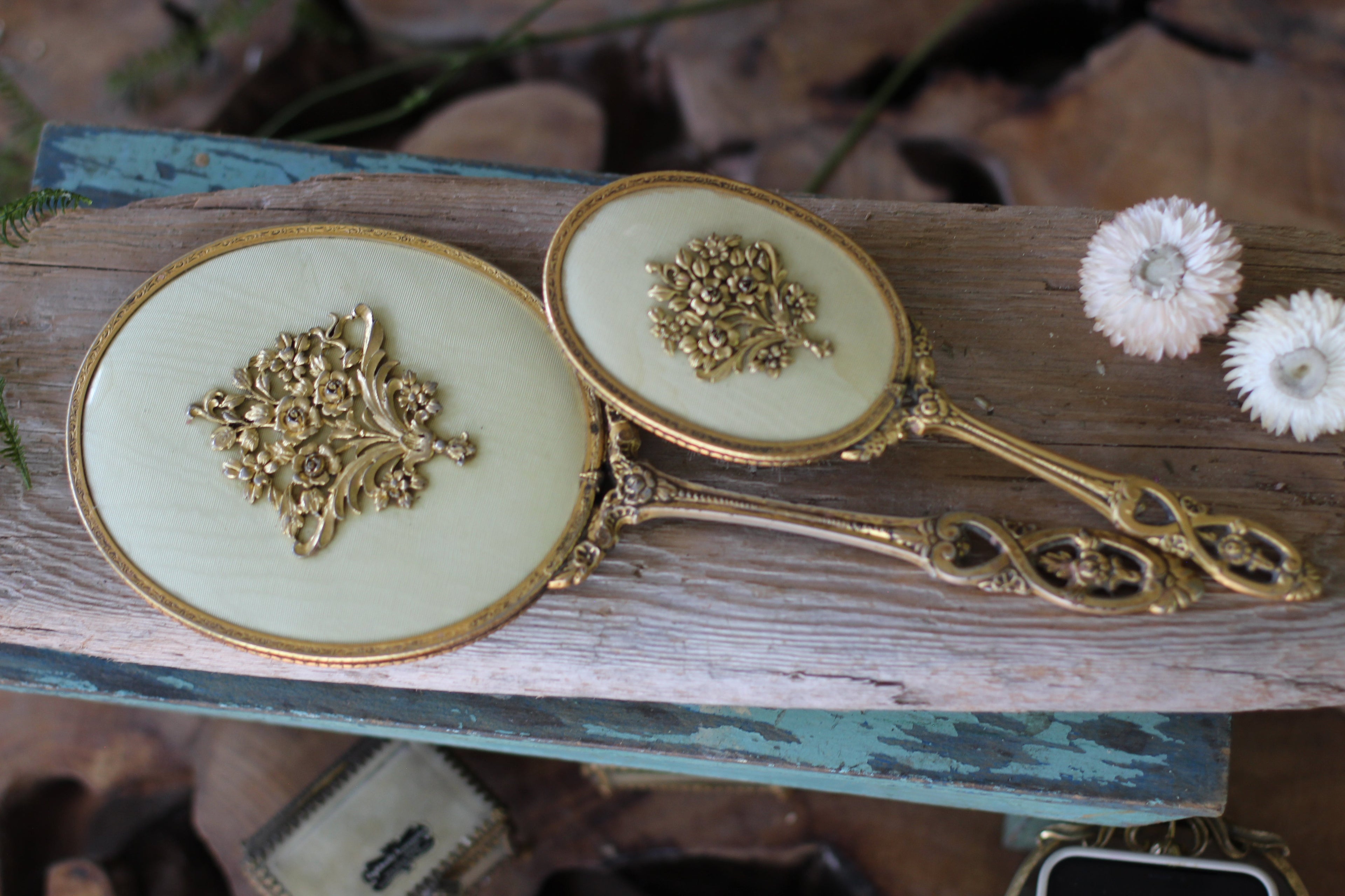 Antique Raised Flower Bouquet Vanity Set
