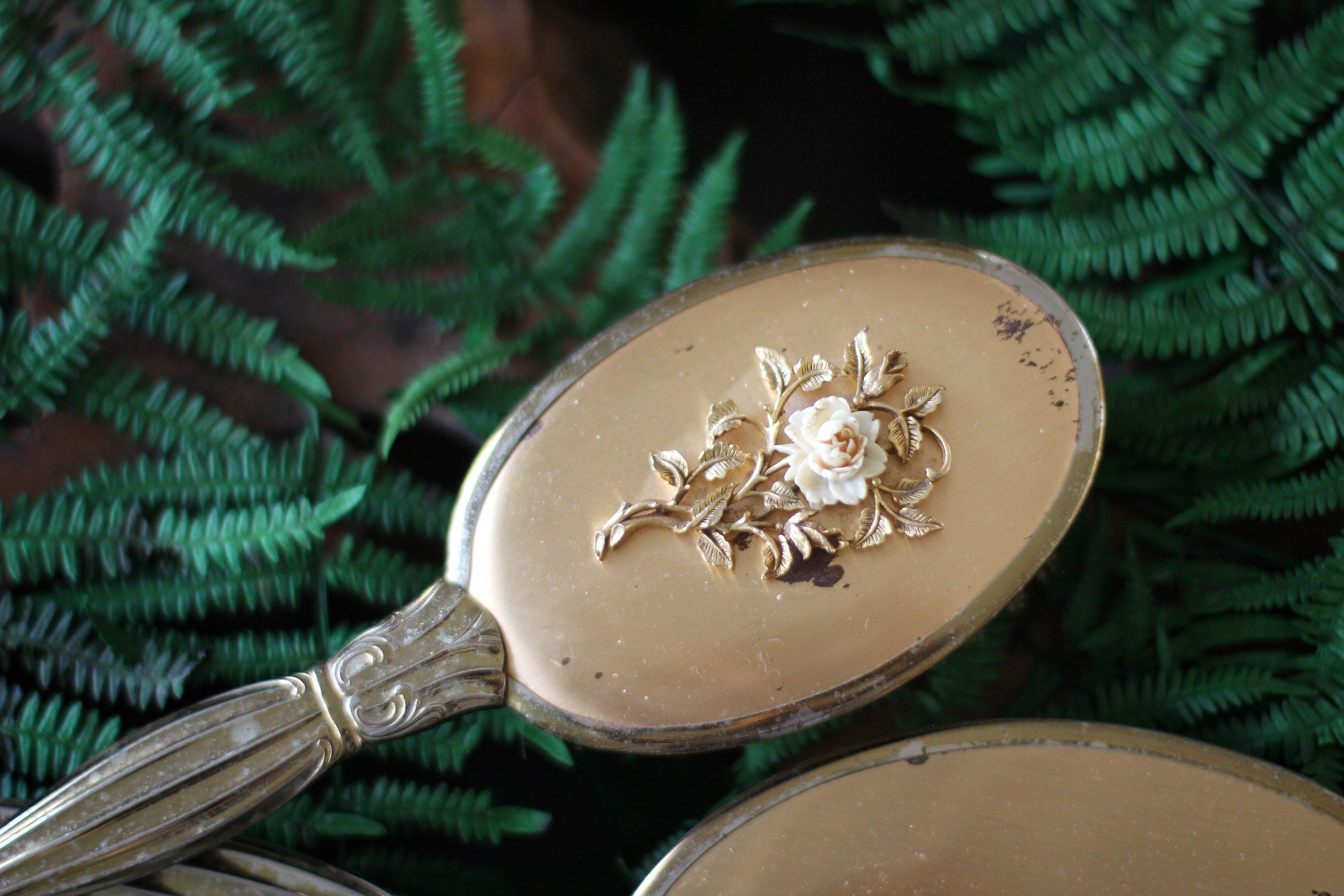 Antique Roses Floral Vanity Set