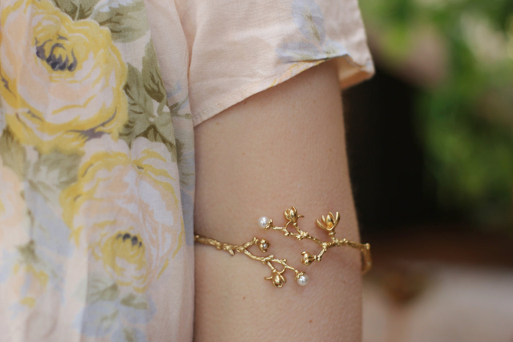 Magnolia Branch Floral Armband