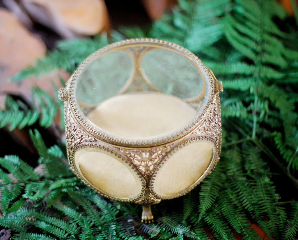 Vintage Claw Feet Victorian Jewelry Box