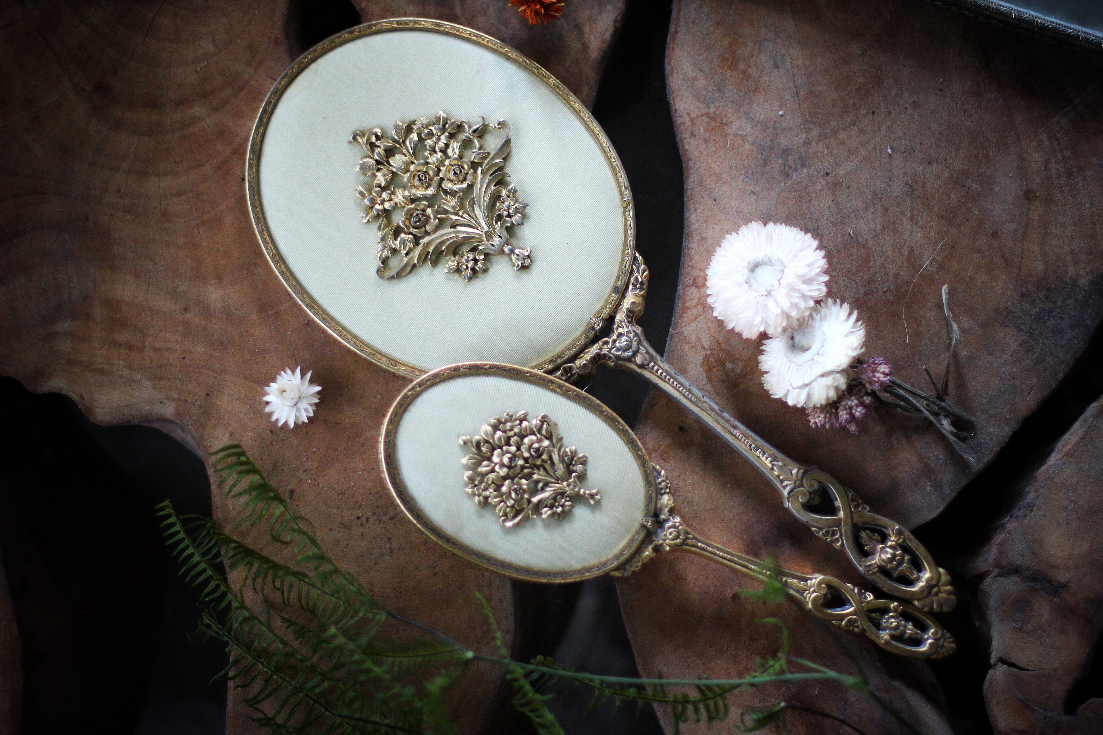Antique Raised Flower Bouquet Vanity Set