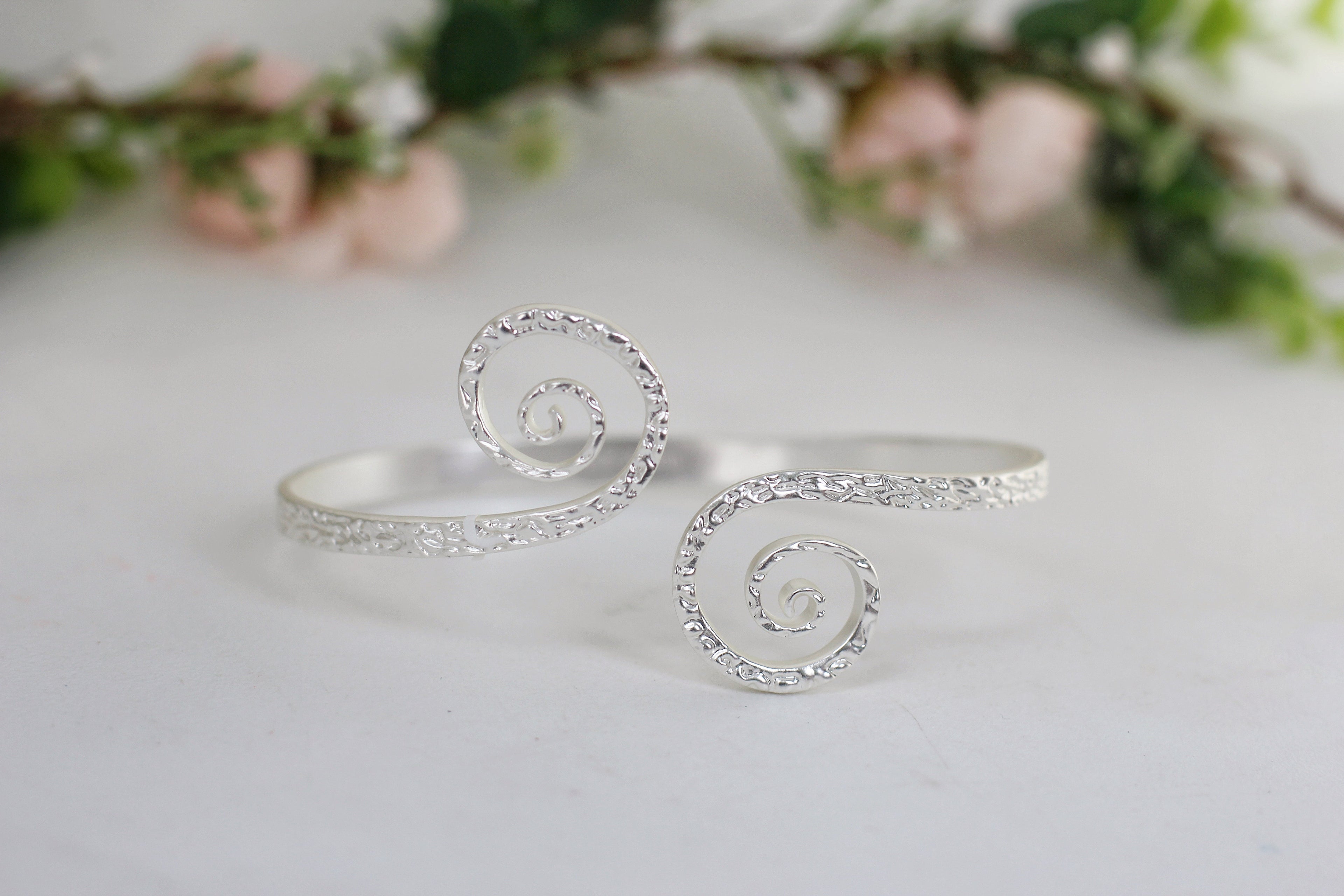 Spiraling Dreams Hammered Armband